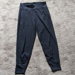Athleta Distance Jogger in Black size medium